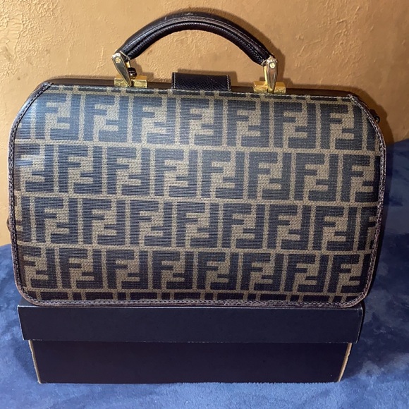 Iconic Fendi - Picture 7 of 11